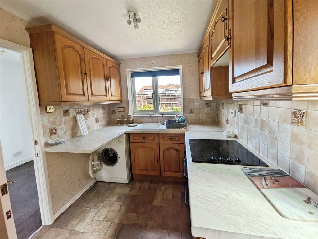 Property photo 3 of 10 Kitchen