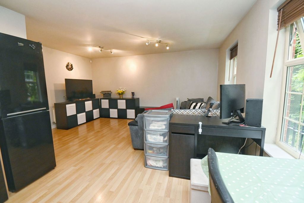 Property photo 3 of 11