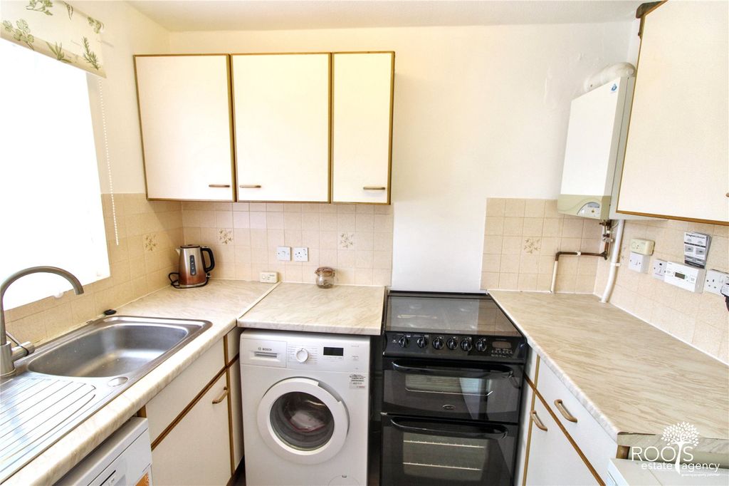 Property photo 3 of 12 Kitchen