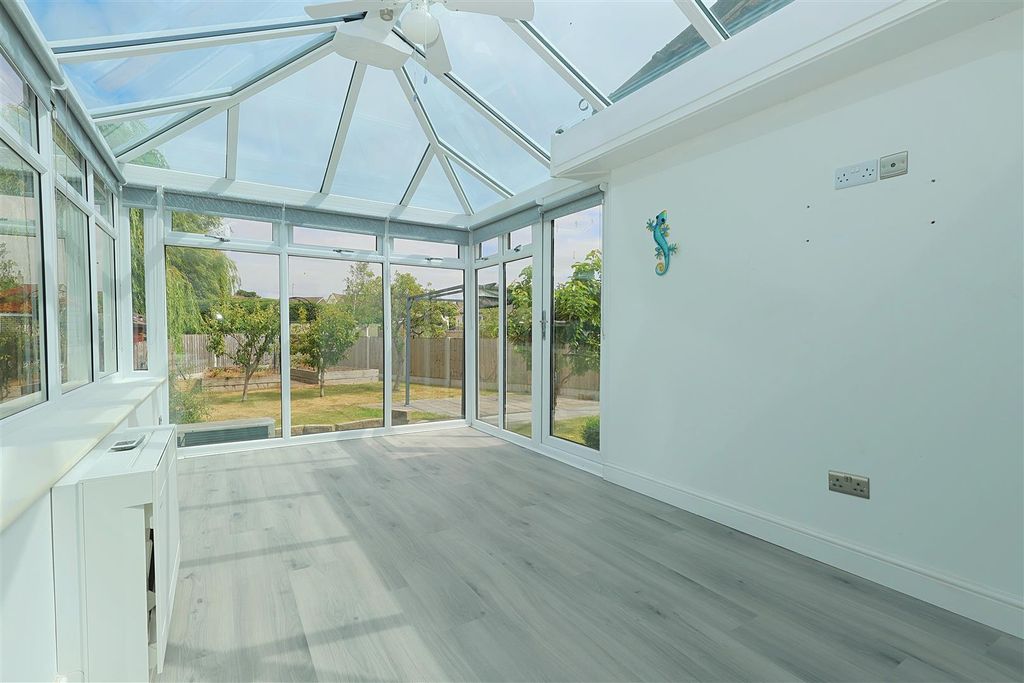 Property photo 2 of 18 Conservatory