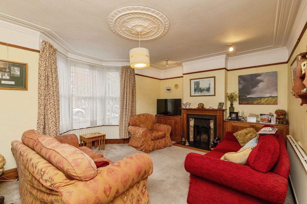 Property photo 2 of 20 Living Room