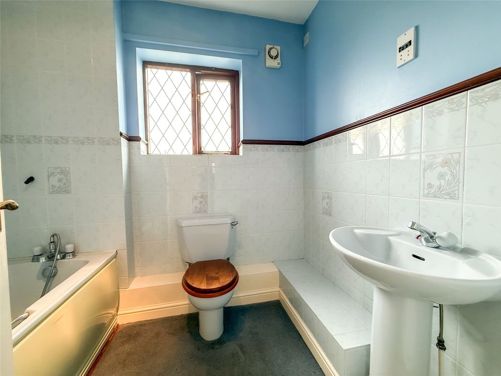 Property photo 3 of 21 Bathroom