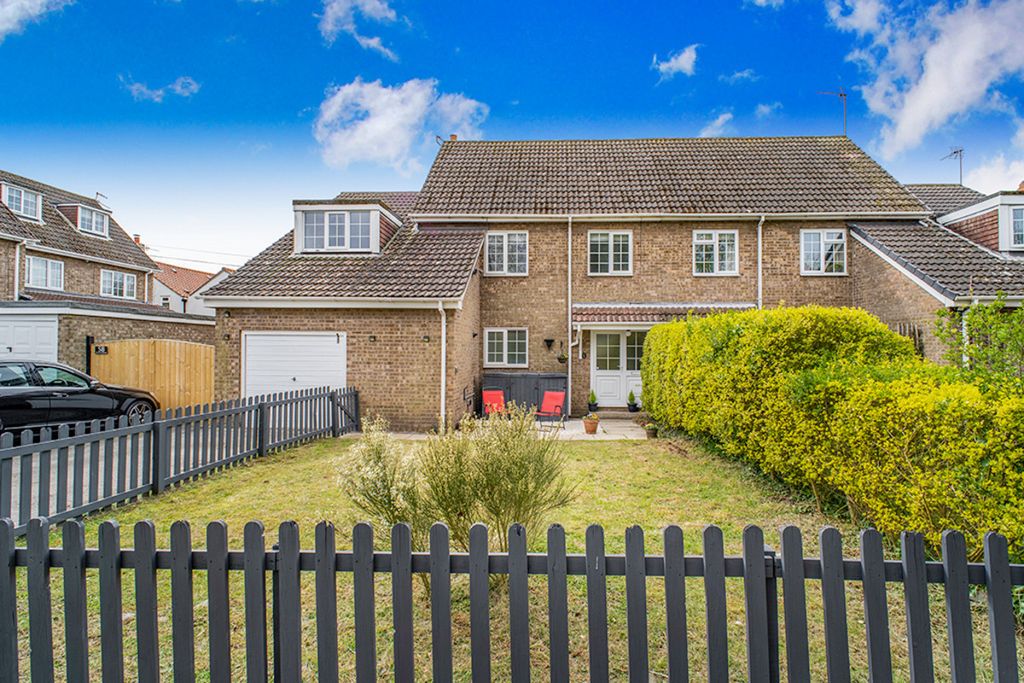 Property photo 2 of 26