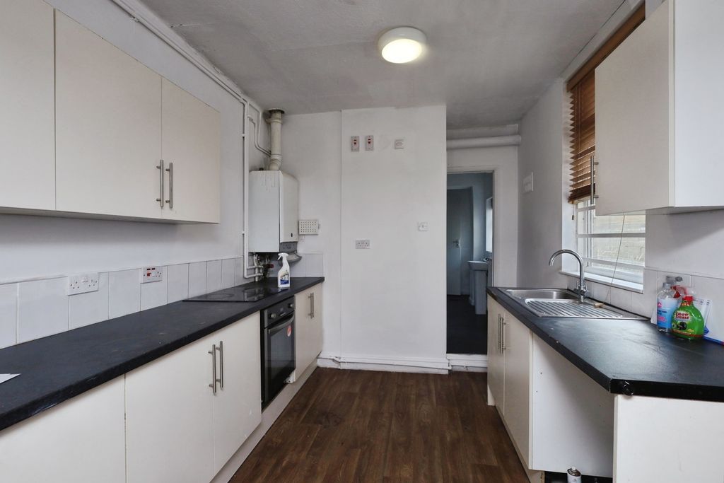 Property photo 2 of 16 Kitchen