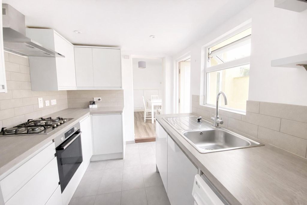 Property photo 3 of 8 Garden.Jpeg