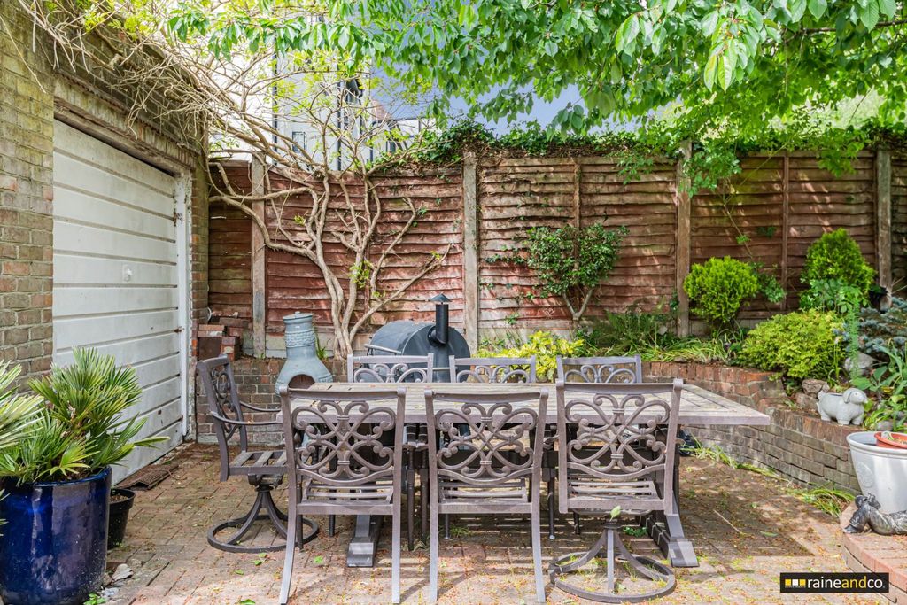 Additional image 23 of 5 bed detached house for saleMymms Drive, Brookmans Park, Hatfield AL9