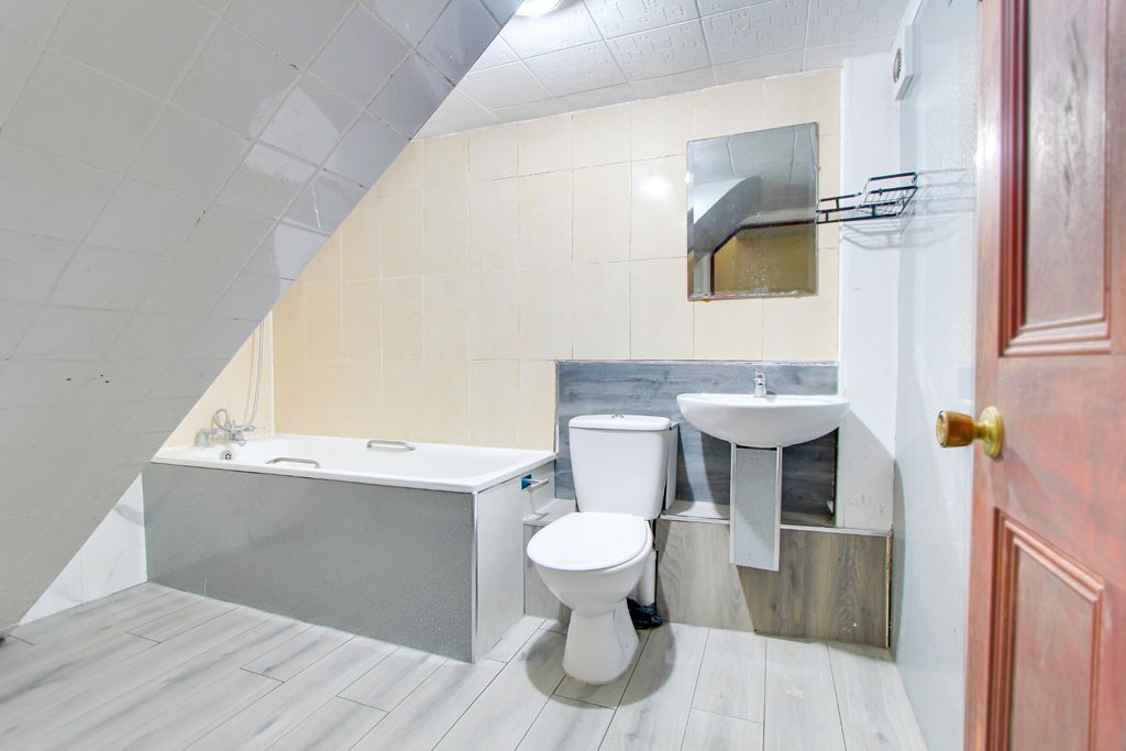 Property photo 3 of 7 Photo 1