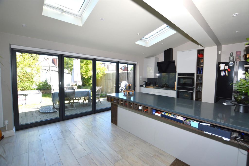 Property photo 2 of 18 58 Warren Road Kitchen.Jpg