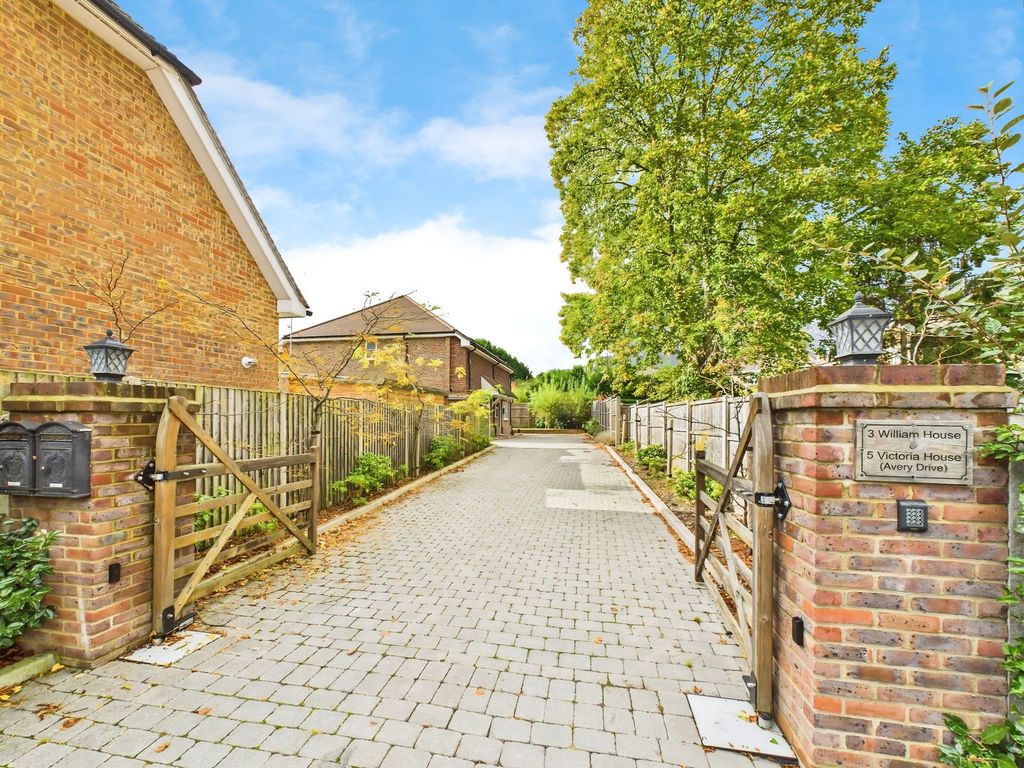 Property photo 2 of 11