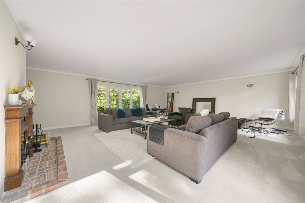 Property photo 2 of 16 6