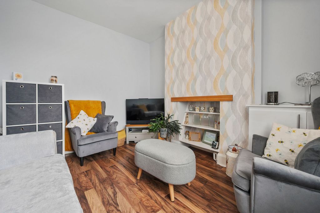 Property photo 3 of 25