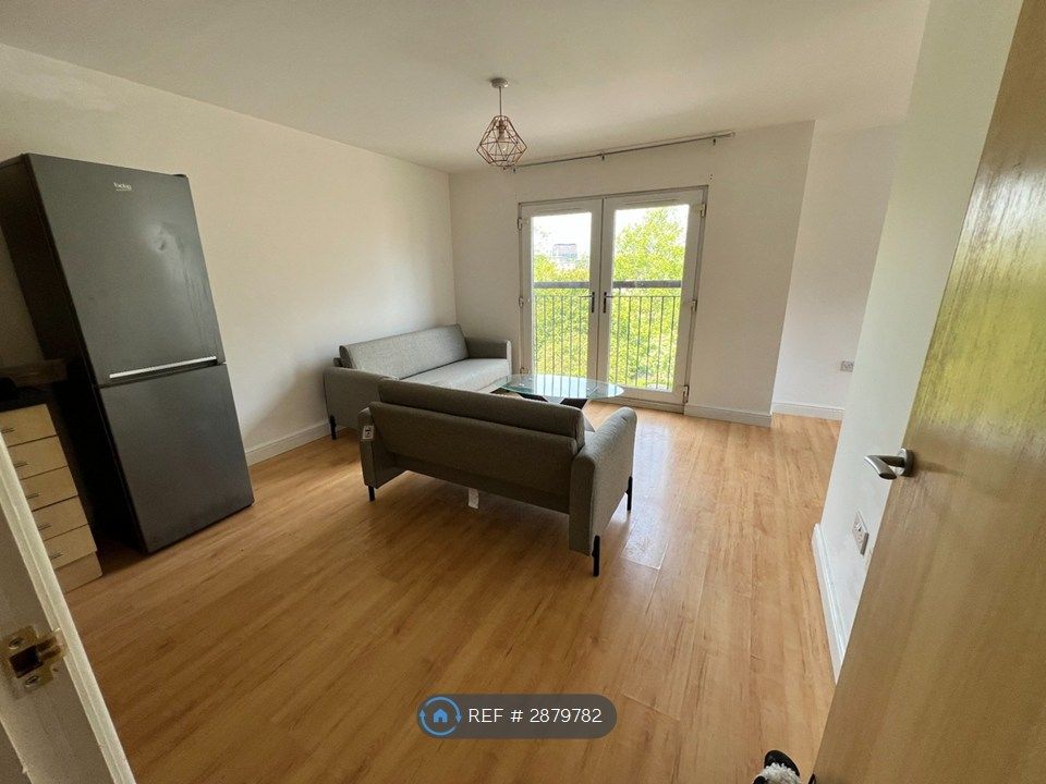 Property photo 3 of 14 Living