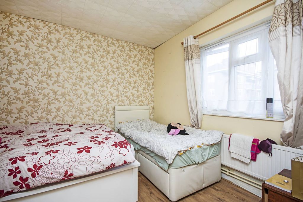 Property photo 3 of 4