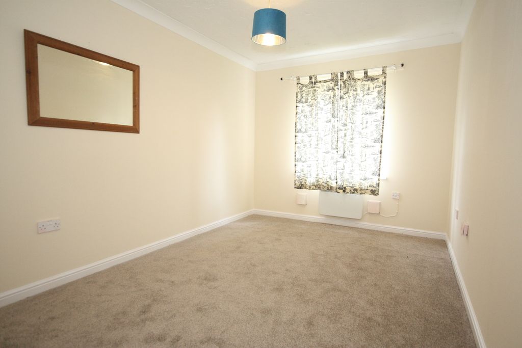 Property photo 3 of 6 Bedroom
