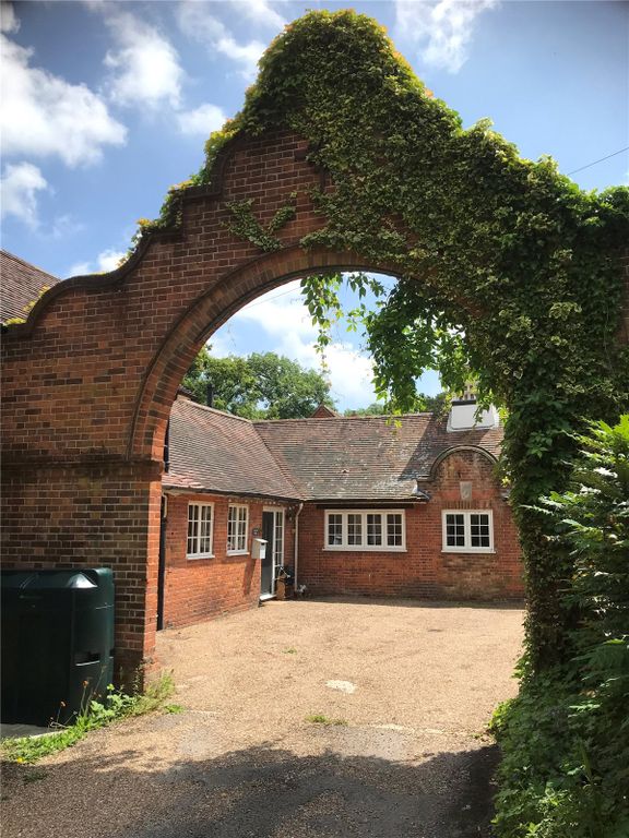 Property photo 2 of 19 Picture No. 27