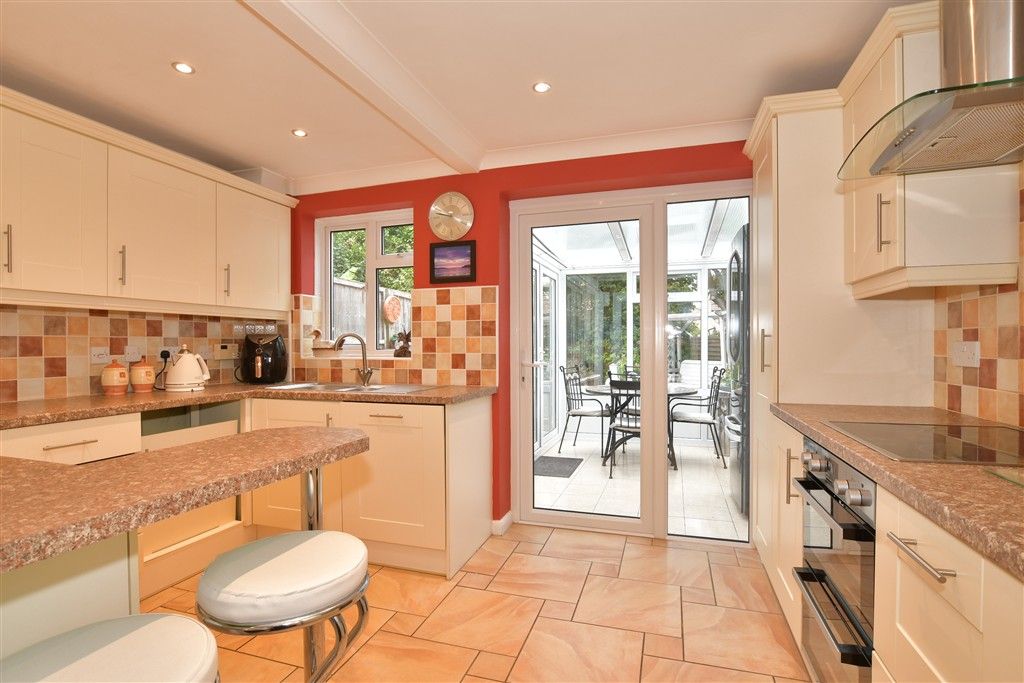 Property photo 1 of 10 Kitchen