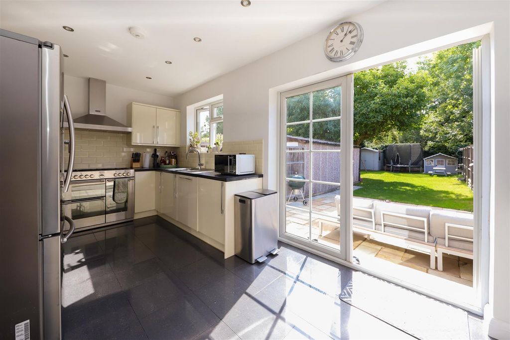 Property photo 3 of 14 Kitchen