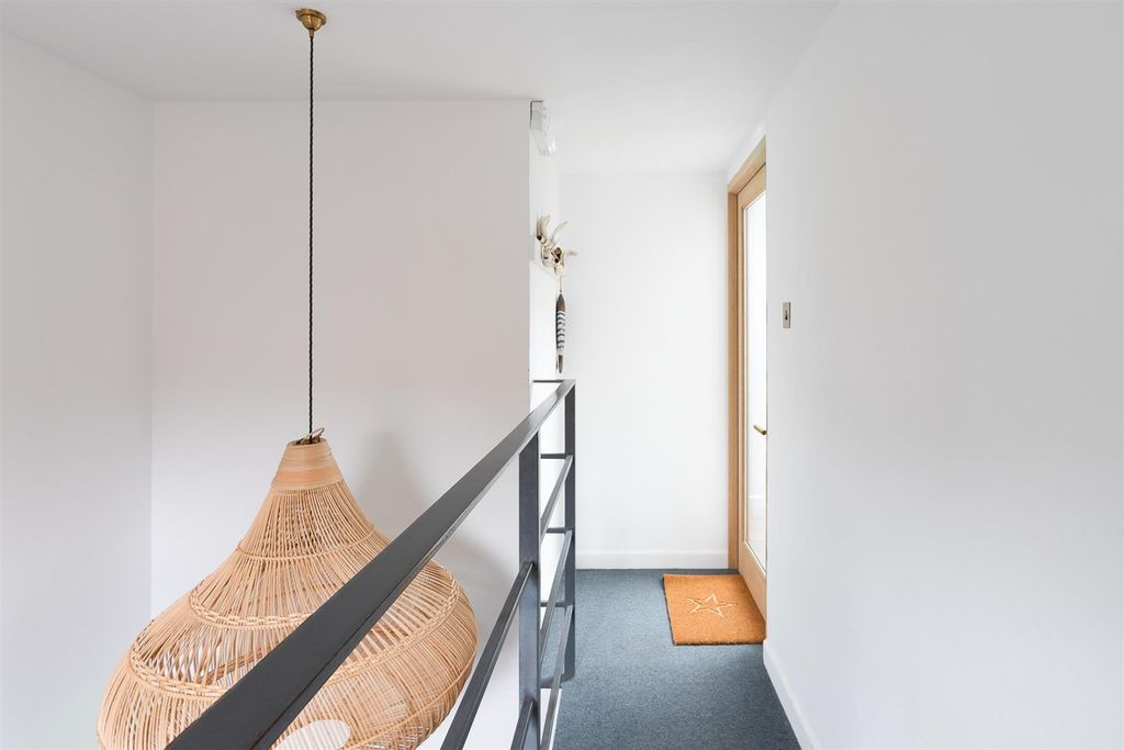 Additional image 11 of 2 bed flat for saleSeaview, Isle Of Wight PO34