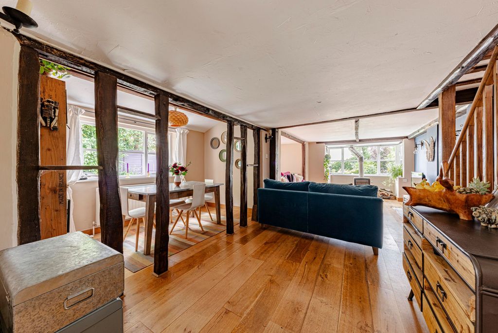 Property photo 2 of 43 Living Room (4)