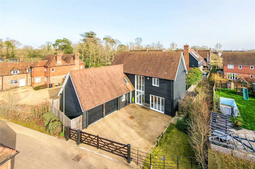 Property photo 2 of 28 Malthouse Lane