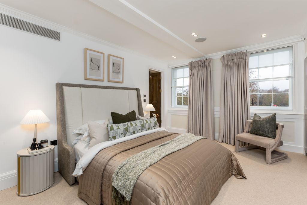 Additional image 16 of 8 bed mews to rentCheyne Walk, London SW3