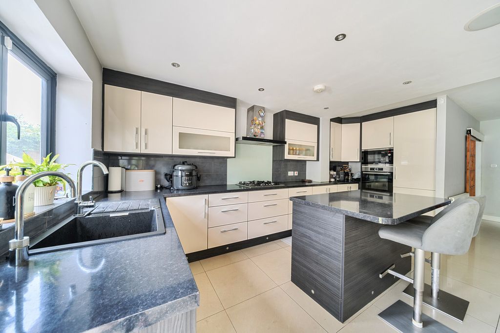 Property photo 3 of 21 1326950-18-68779A...