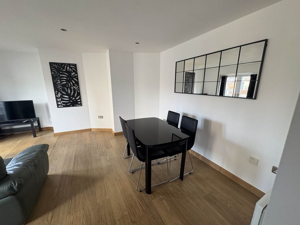 Property photo 3 of 14 Image002