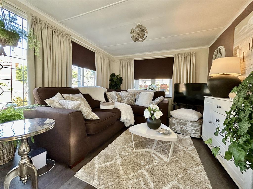 Property photo 3 of 10 Living Room
