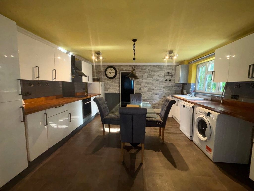 Property photo 2 of 17 Picture No. 28