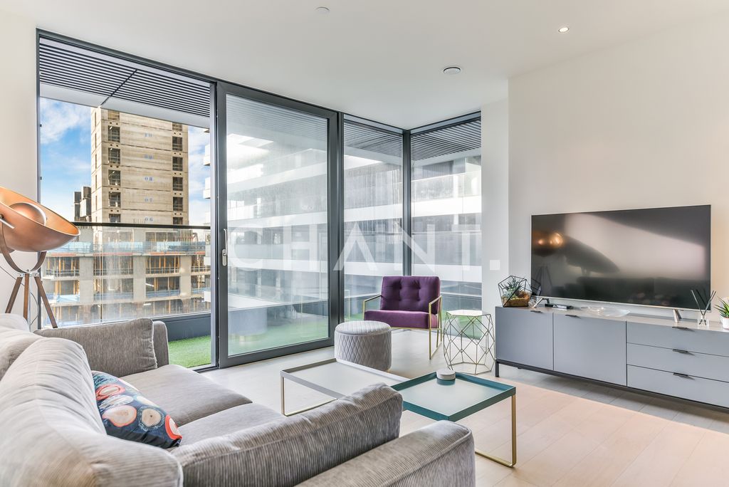 Property photo 1 of 16 Photo 5