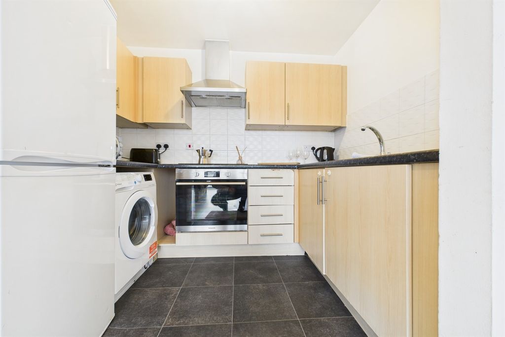 Property photo 3 of 11 Kitchen
