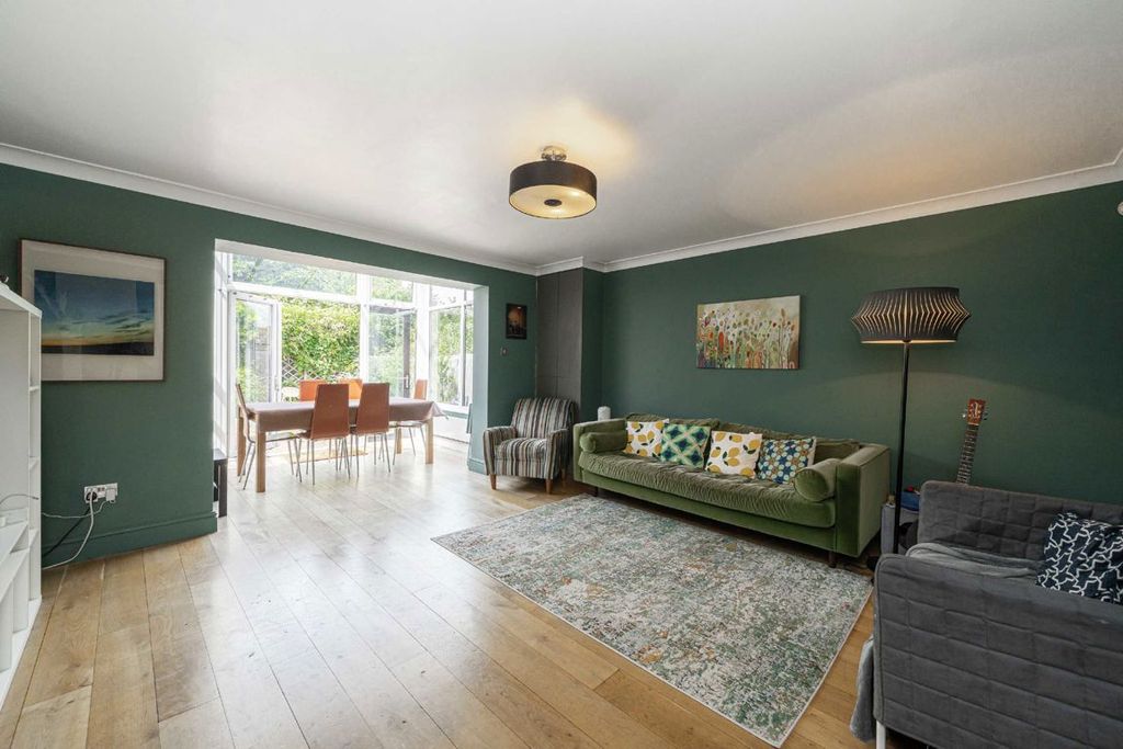 Property photo 2 of 8