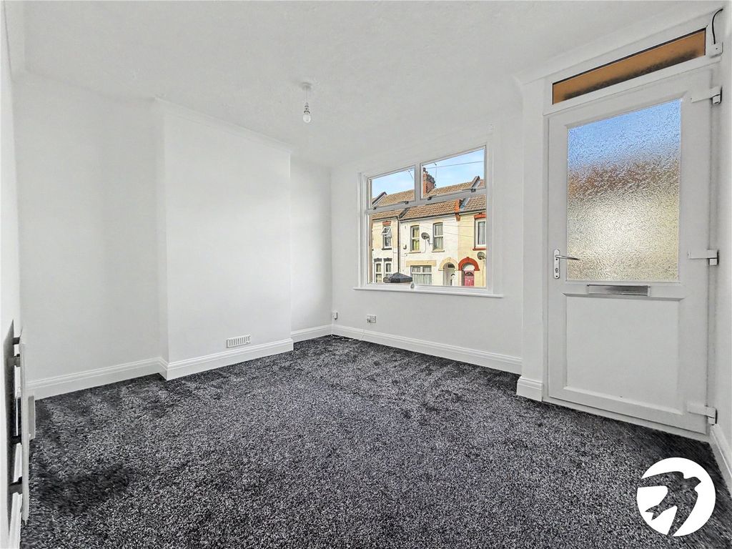 Property photo 2 of 9 Lounge