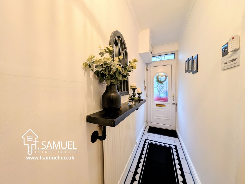 Property photo 2 of 29 Hallway