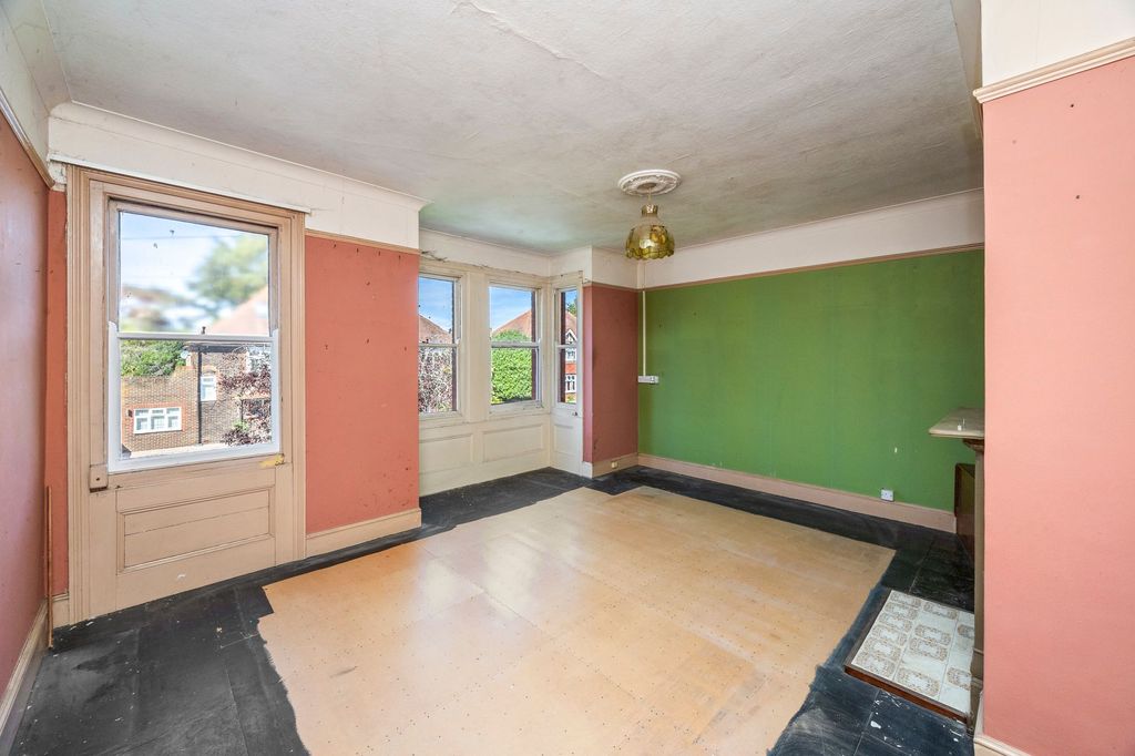 Property photo 2 of 8