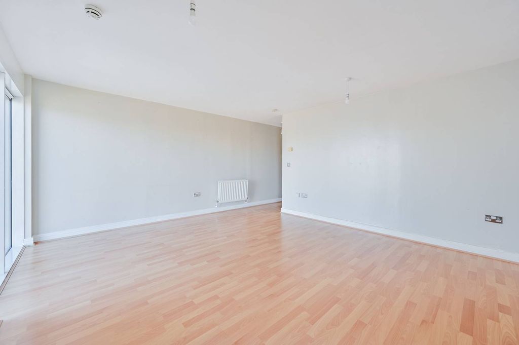 Property photo 3 of 23