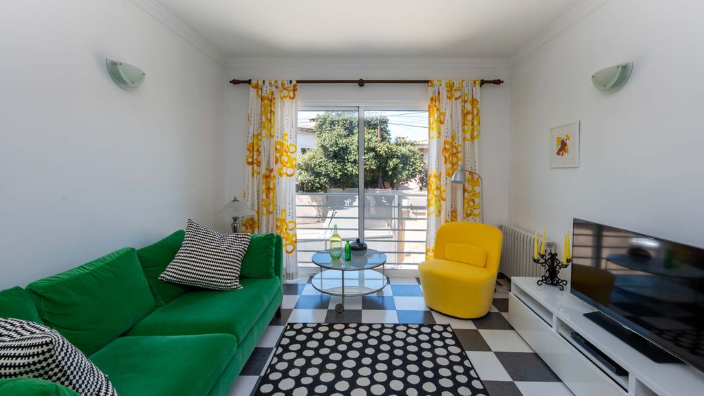 Property photo 2 of 20 81773 Small-14.Jpg