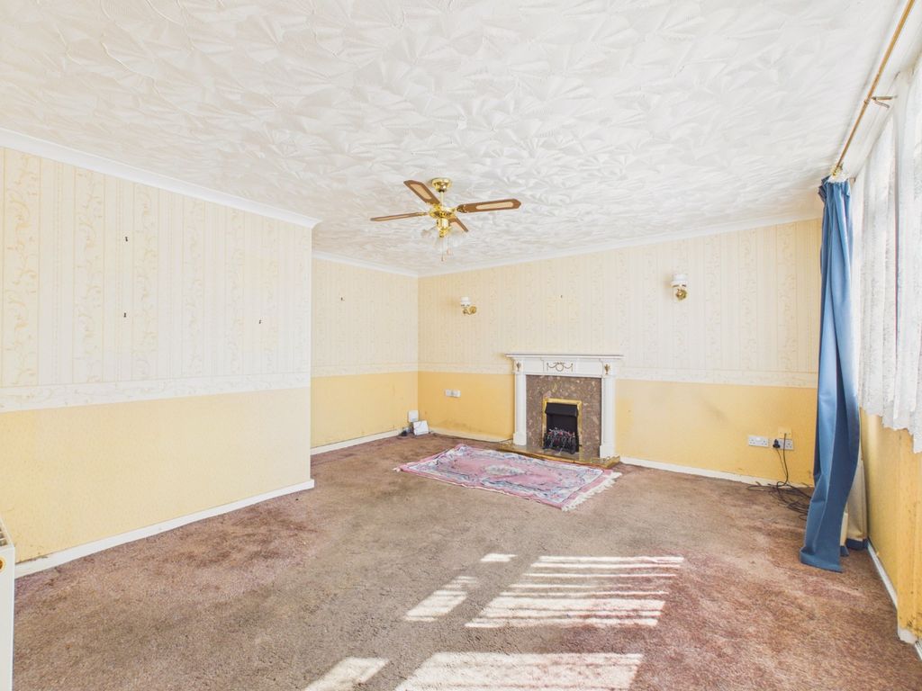 Property photo 2 of 18 4906894