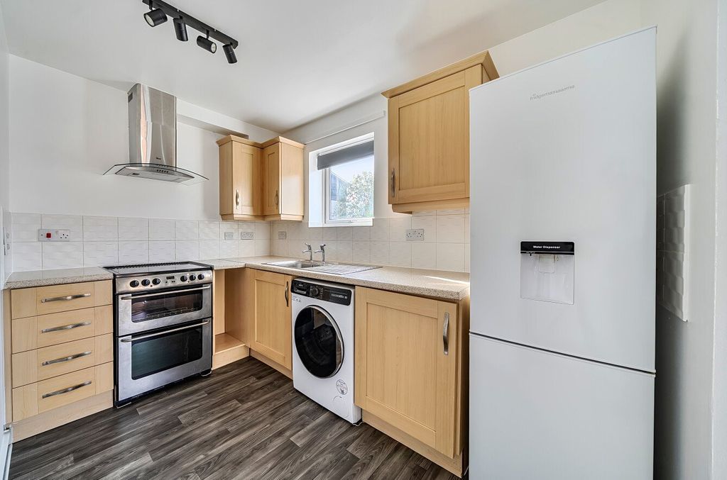 Property photo 2 of 13 Picture No. 20