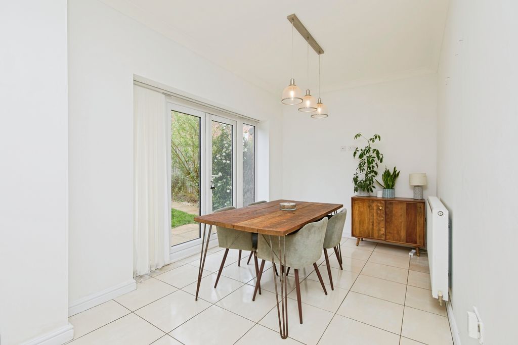 Property photo 3 of 20 Kitchen Diner