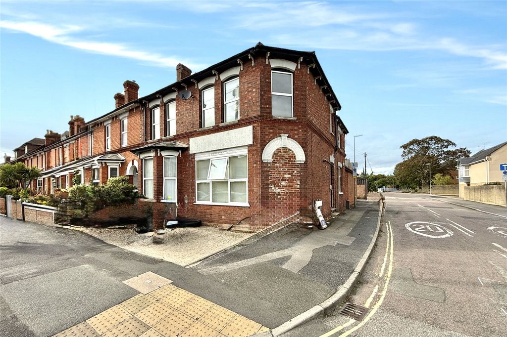 Property photo 1 of 8 Picture No. 15