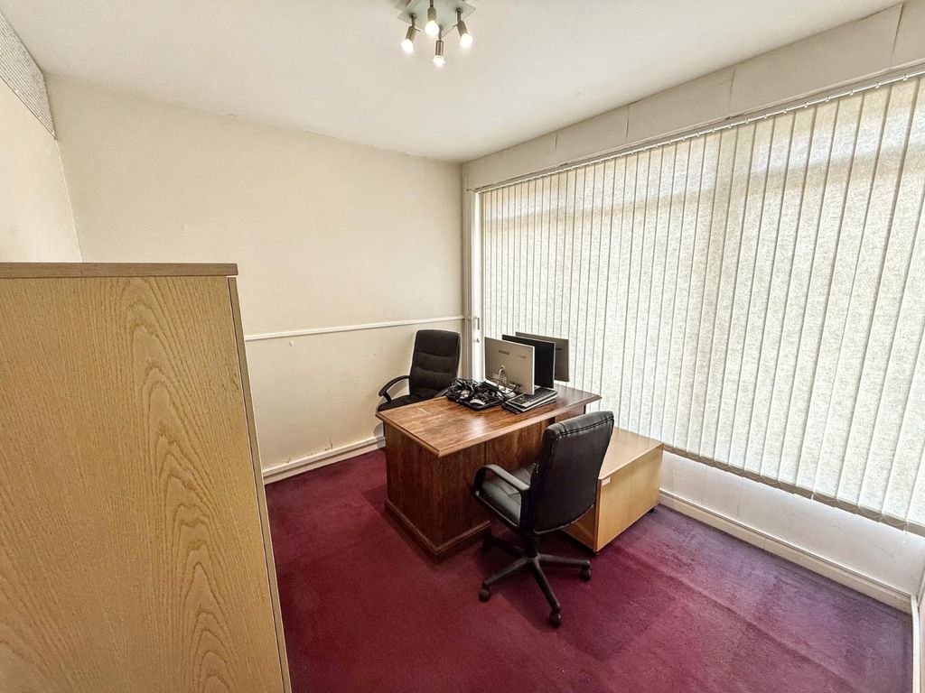 Property photo 3 of 6 Picture No. 04