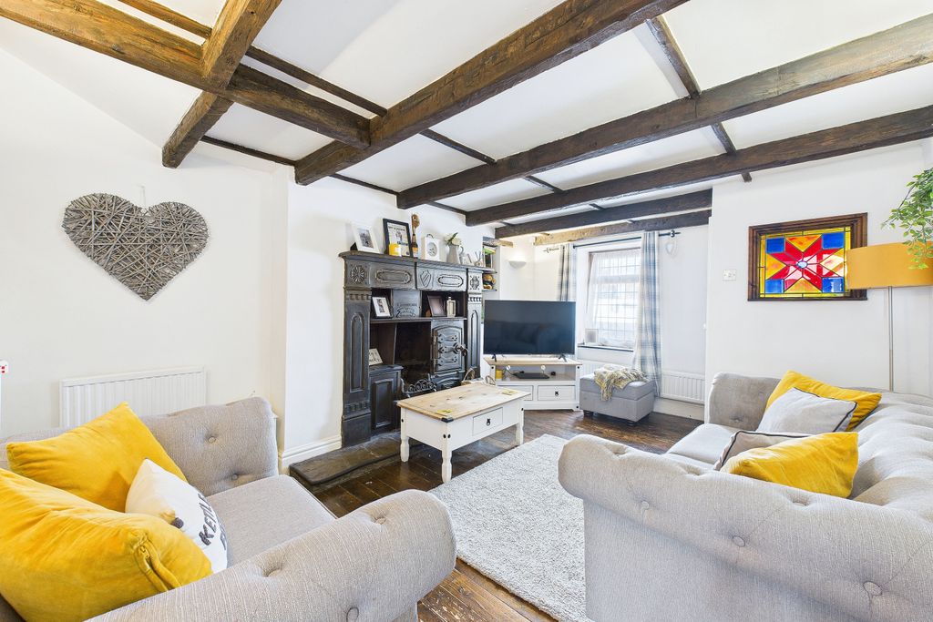 Property photo 1 of 13 Living Room