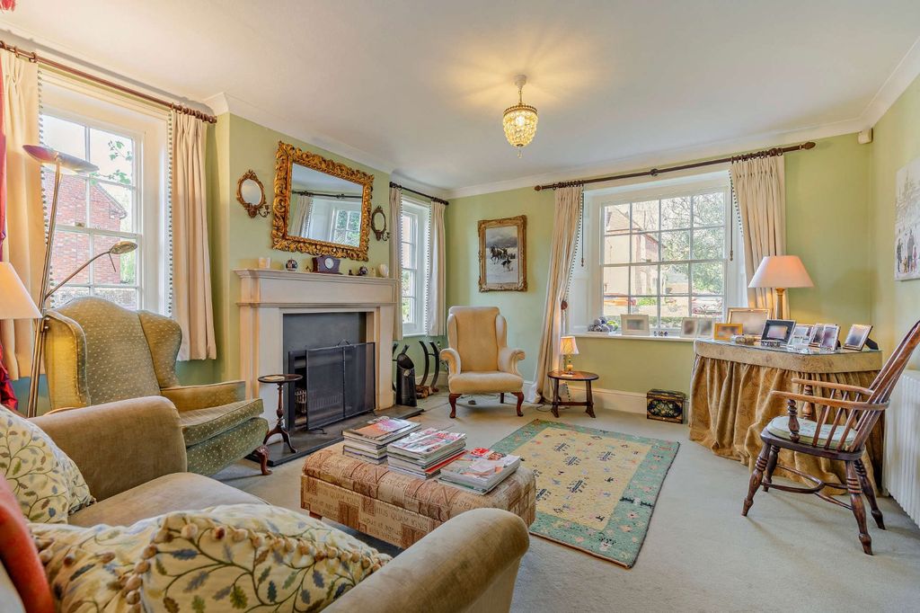 Property photo 2 of 17 Picture No. 12