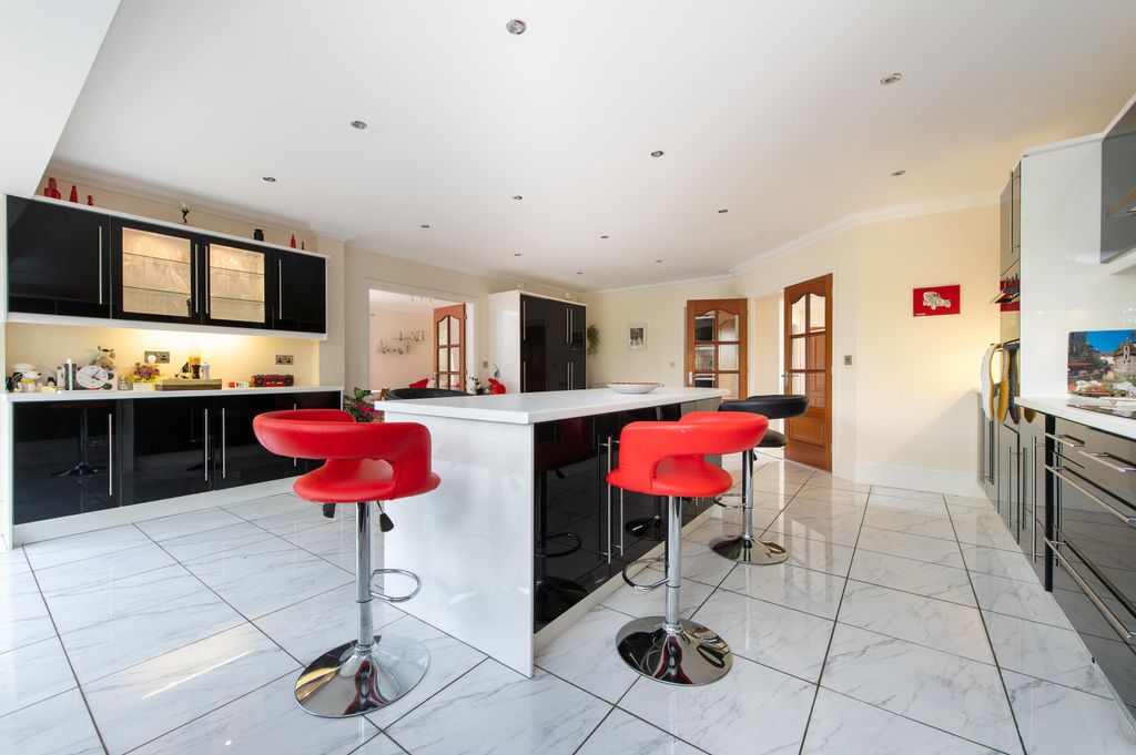 Property photo 2 of 24 Image