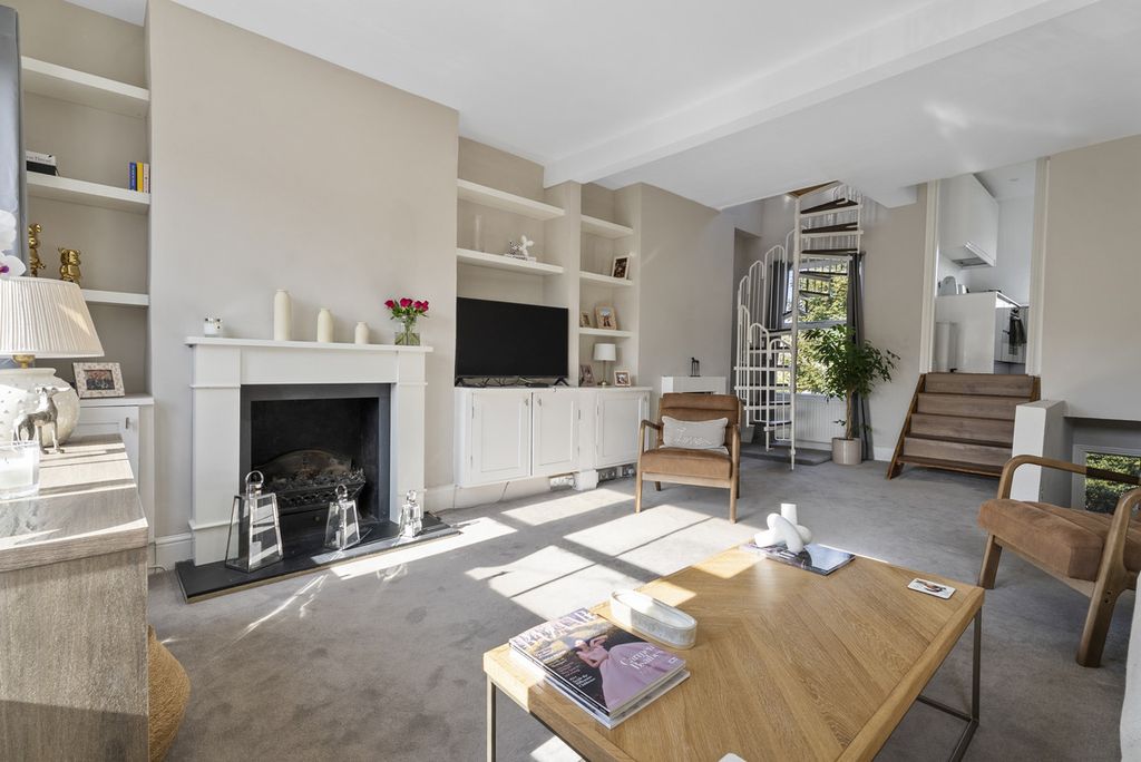 Property photo 3 of 11