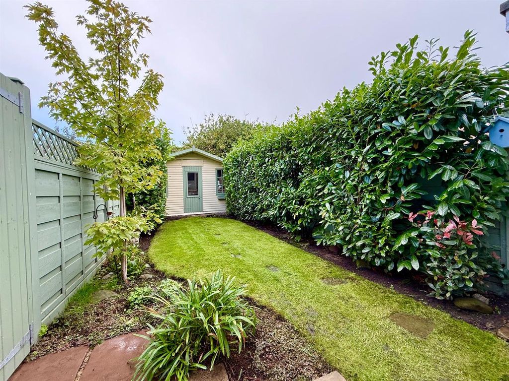 Property photo 2 of 20