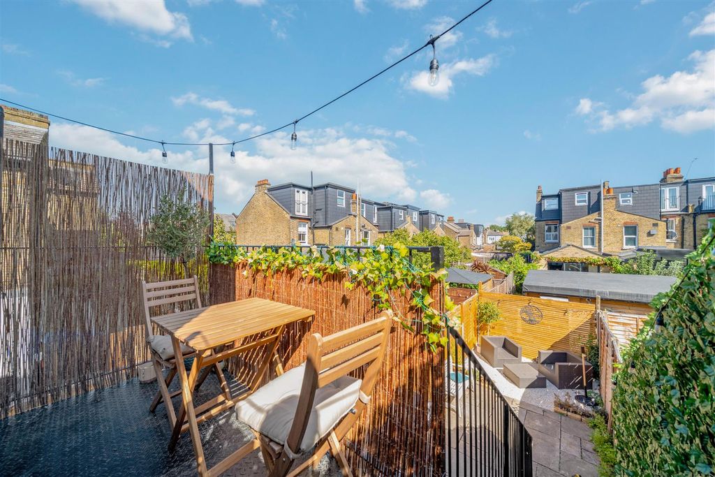 Property photo 3 of 12 Private Roof Terrace