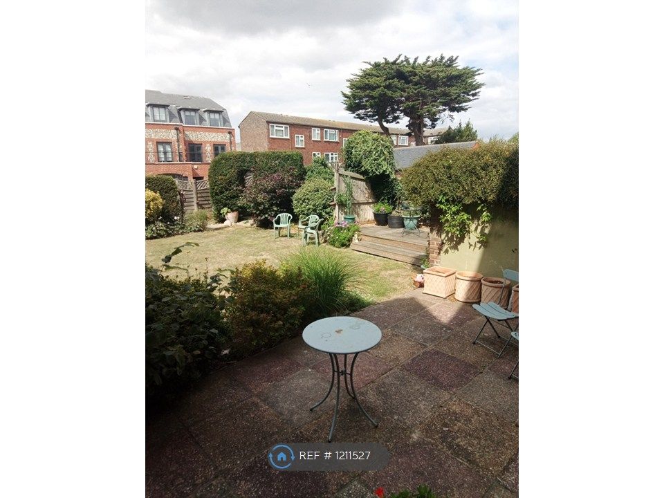 Property photo 3 of 10 Communal Garden