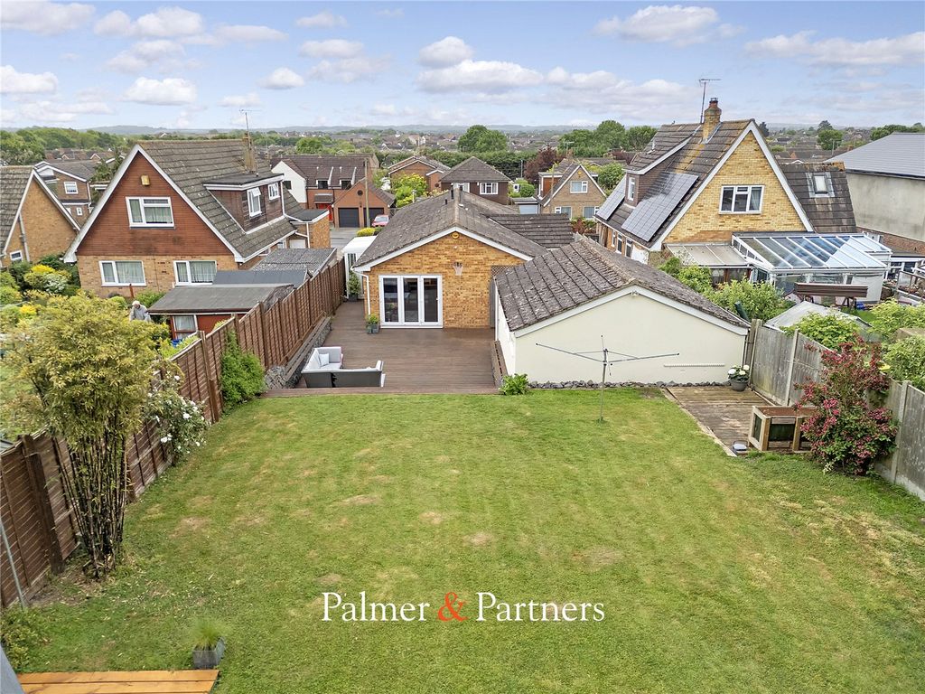 Property photo 2 of 33 Picture No. 05